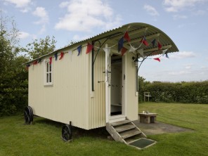 1 Bedroom Shepherd's Hut near the sea in Skipsea, East Yorkshire, England